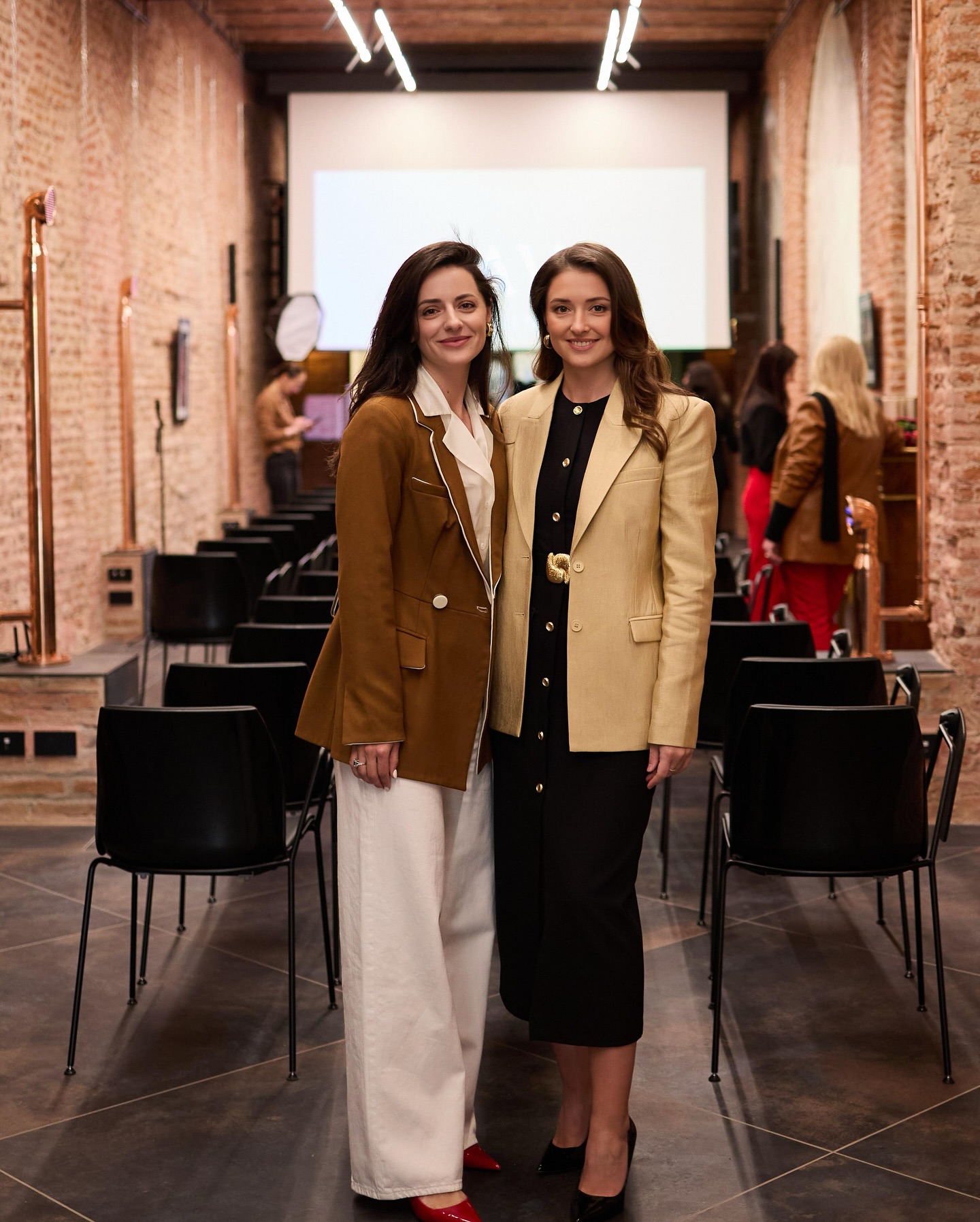 Isabella Stewart full body portrait